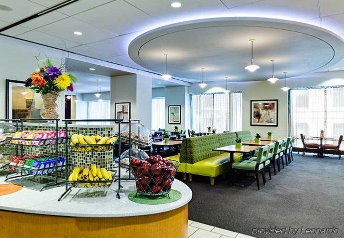 Springhill Downtown/river North 3*