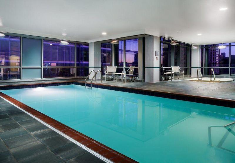 Springhill Downtown/river North 3*